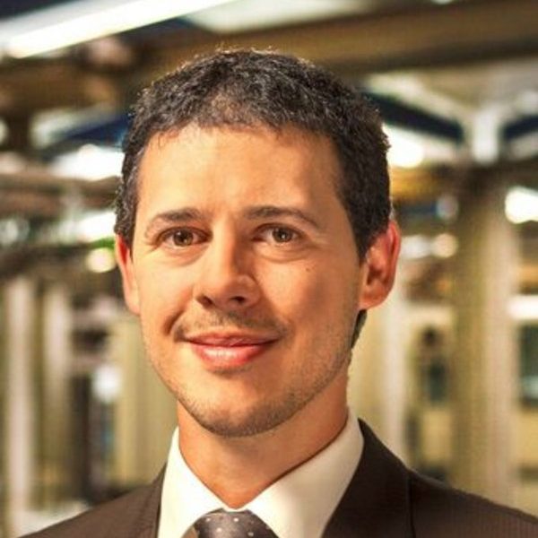 Porträt von Prof. Dr. Tobias Pfeifroth
